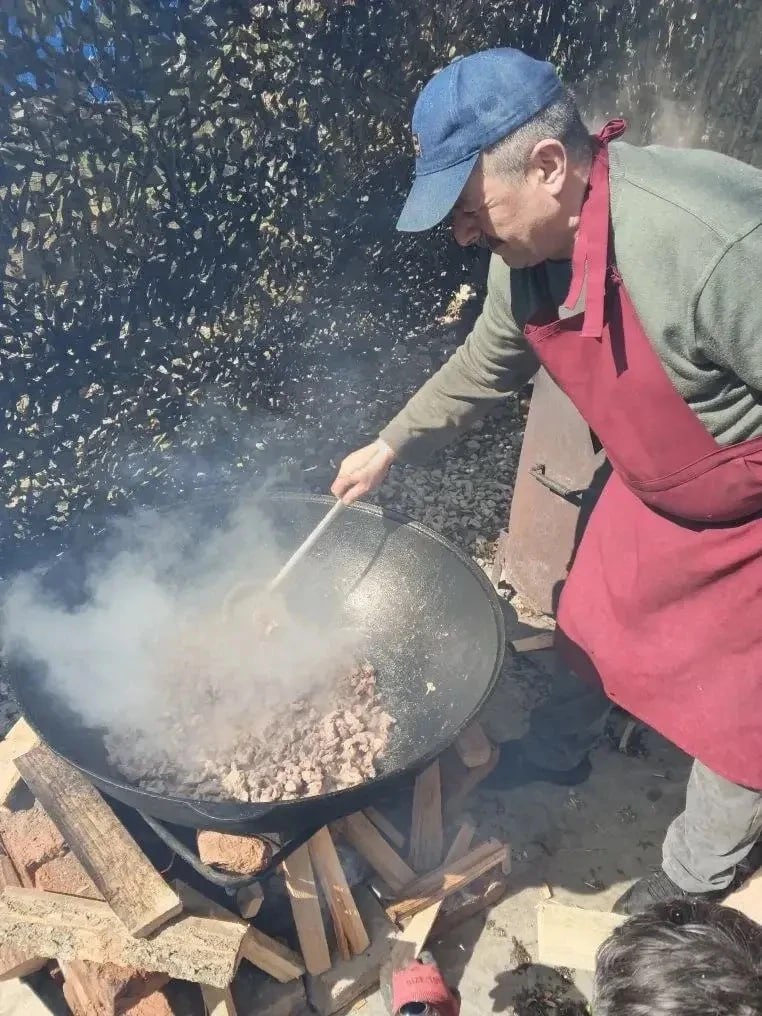 Волонтеры из Тулы угостили раненых бойцов национальными блюдами в Курске Волонтеры из Тулы угостили раненых бойцов национальными блюдами в Курске