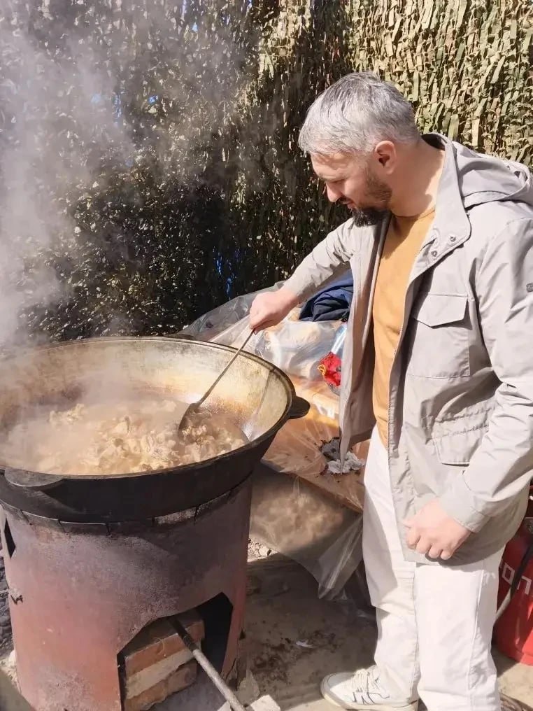 Волонтеры из Тулы угостили раненых бойцов национальными блюдами в Курске Волонтеры из Тулы угостили раненых бойцов национальными блюдами в Курске