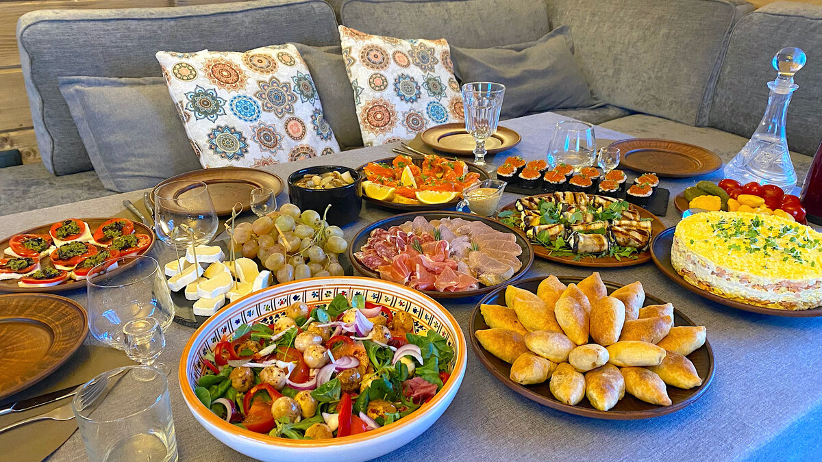 Как организовать идеальную встречу с друзьями: секреты праздничного стола