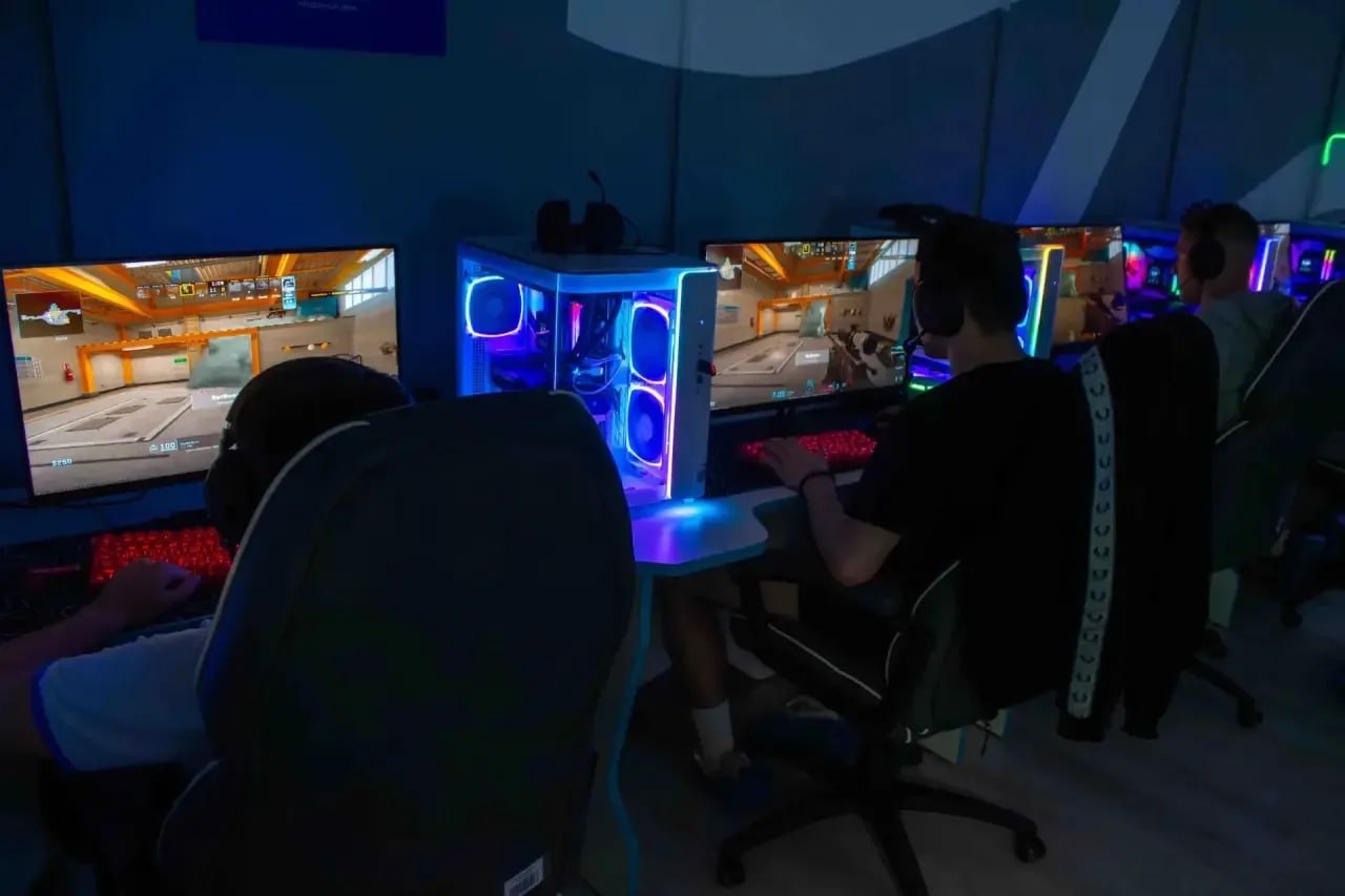 Курские студенты активно проводят время в городском молодежном центре социальных программ «Спектр» Курские студенты активно проводят время в городском молодежном центре социальных программ «Спектр»