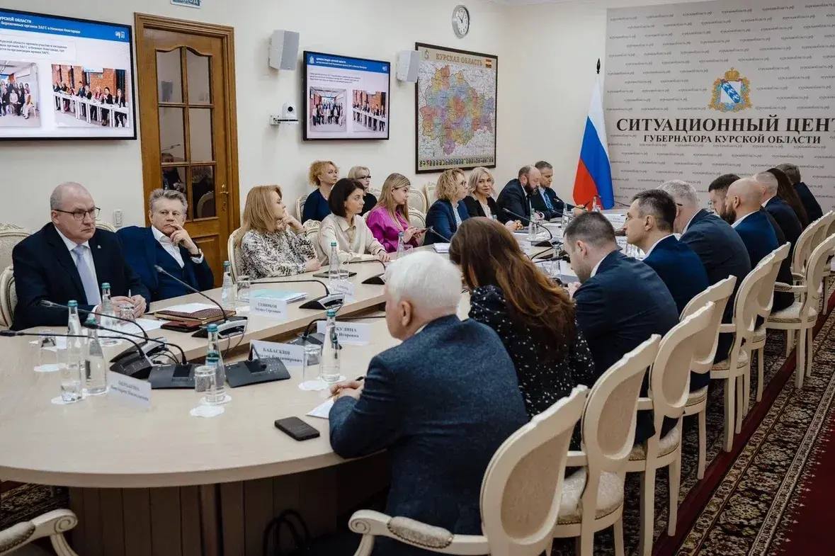 Александр Хинштейн: Рабочую неделю начали с заседания Правительства Курской области Александр Хинштейн: Рабочую неделю начали с заседания Правительства Курской области