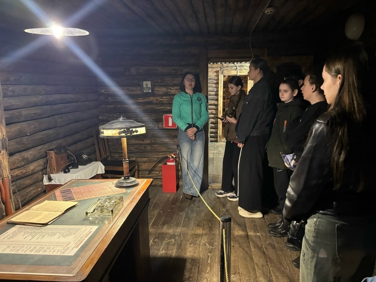 3 апреля учащиеся 5–8 классов Миленинской школы продолжили реализацию уникального экскурсионно-познавательного маршрута «Память, облачённая в гранит», посвящённого событиям и героям Великой Отечественной войны на северном... 3 апреля учащиеся 5–8 классов Миленинской школы продолжили реализацию уникального экскурсионно-познавательного маршрута «Память, облачённая в гранит», посвящённого событиям и героям Великой Отечественной войны на северном...