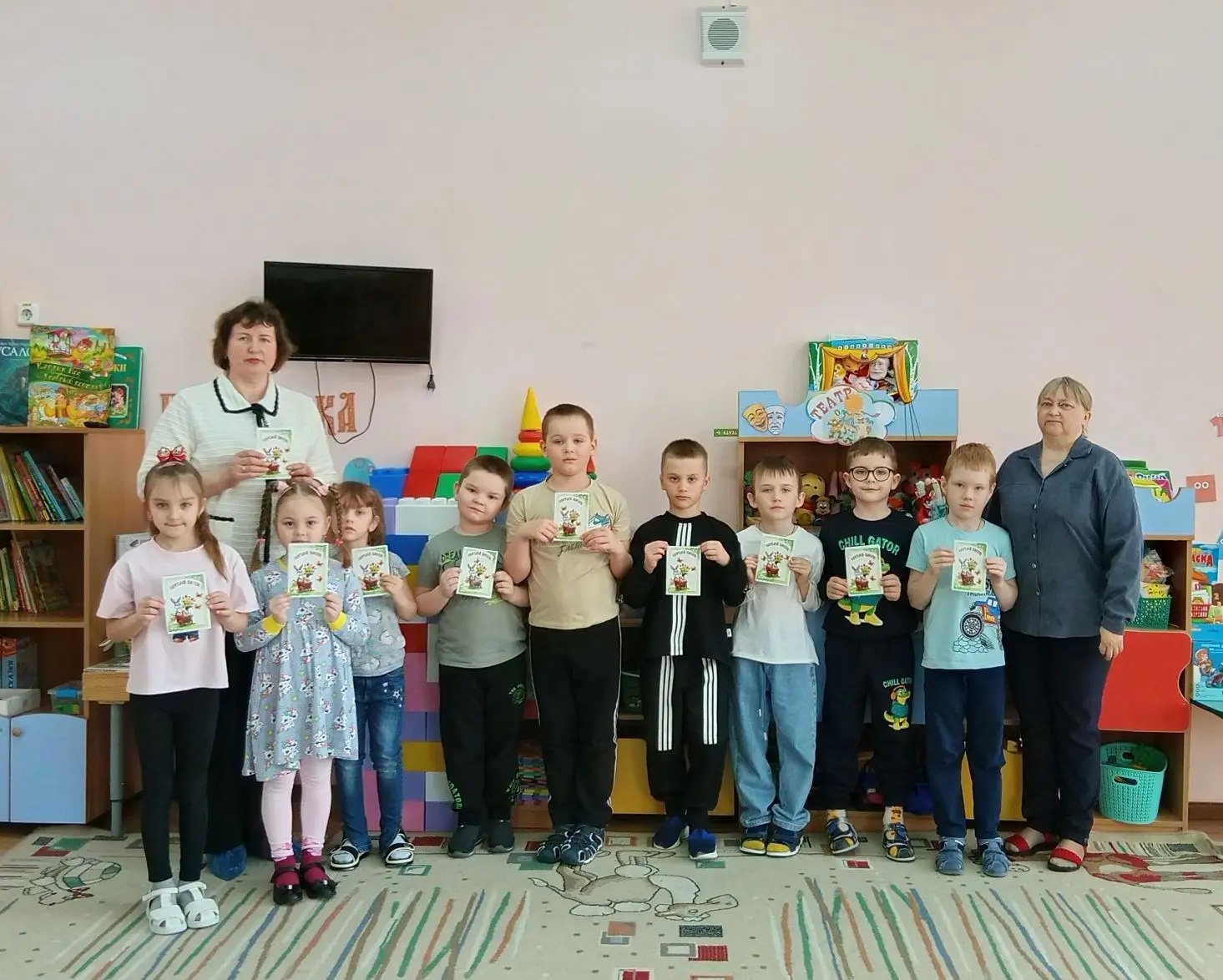 В рамках программы «Музей в гостях у дошколят» сотрудники Обоянского краеведческого музея Борис Бесчетников и Ольга Юрьева, посетили МКДОУ «Детский сад №4» В рамках программы «Музей в гостях у дошколят» сотрудники Обоянского краеведческого музея Борис Бесчетников и Ольга Юрьева, посетили МКДОУ «Детский сад №4»