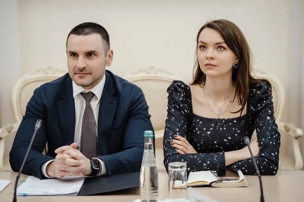 Александр Хинштейн: Рабочую неделю начали с заседания Правительства Курской области Александр Хинштейн: Рабочую неделю начали с заседания Правительства Курской области