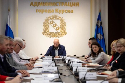 Мэр Курска Маслов обсудил уборку улиц, благоустройство и ремонт школ