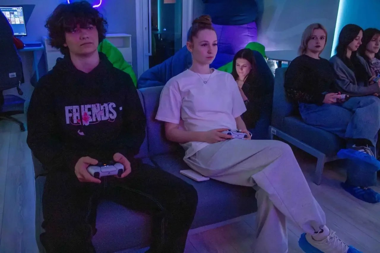 Курские студенты активно проводят время в городском молодежном центре социальных программ «Спектр» Курские студенты активно проводят время в городском молодежном центре социальных программ «Спектр»