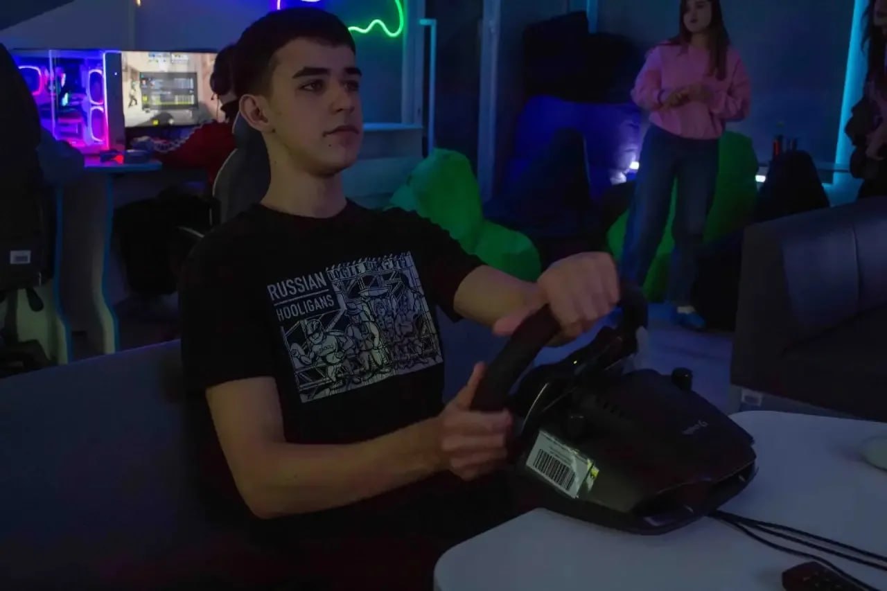 Курские студенты активно проводят время в городском молодежном центре социальных программ «Спектр» Курские студенты активно проводят время в городском молодежном центре социальных программ «Спектр»