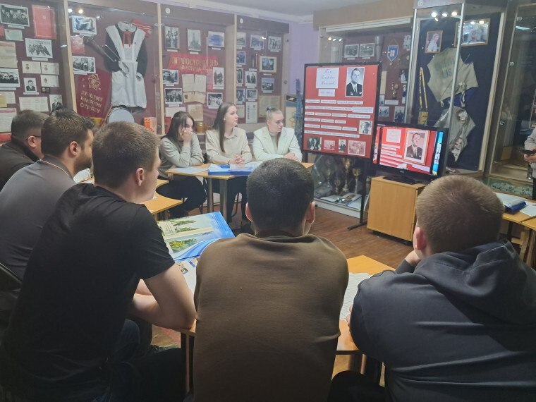 Для жителей Курчатова, города-спутника Курской АЭС, атомная энергетика персонифицирована в нескольких легендарных именах Для жителей Курчатова, города-спутника Курской АЭС, атомная энергетика персонифицирована в нескольких легендарных именах