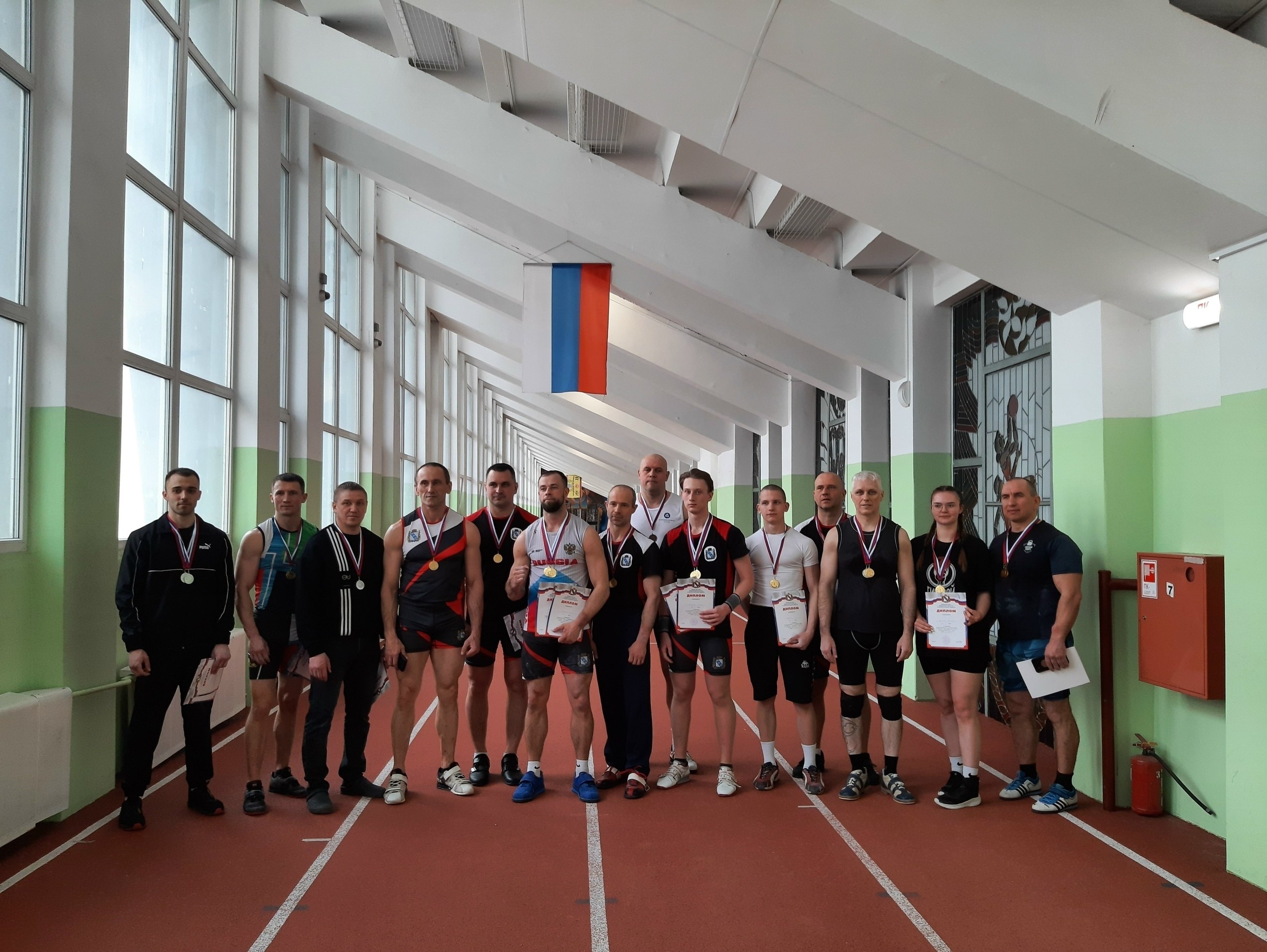 ЧЕМПИОНЫ КУРСКОЙ ОБЛАСТИ. В манеже стадиона «Трудовые резервы» состоялся чемпионат Курской области по гиревому спорту