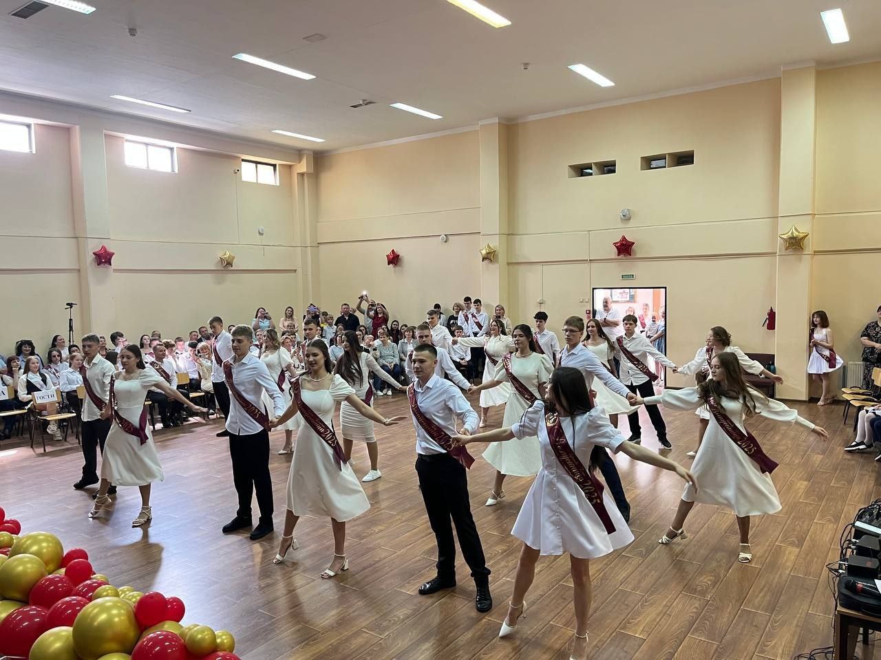 Последние звонки и выпускные линейки в курских школах пройдут в помещениях