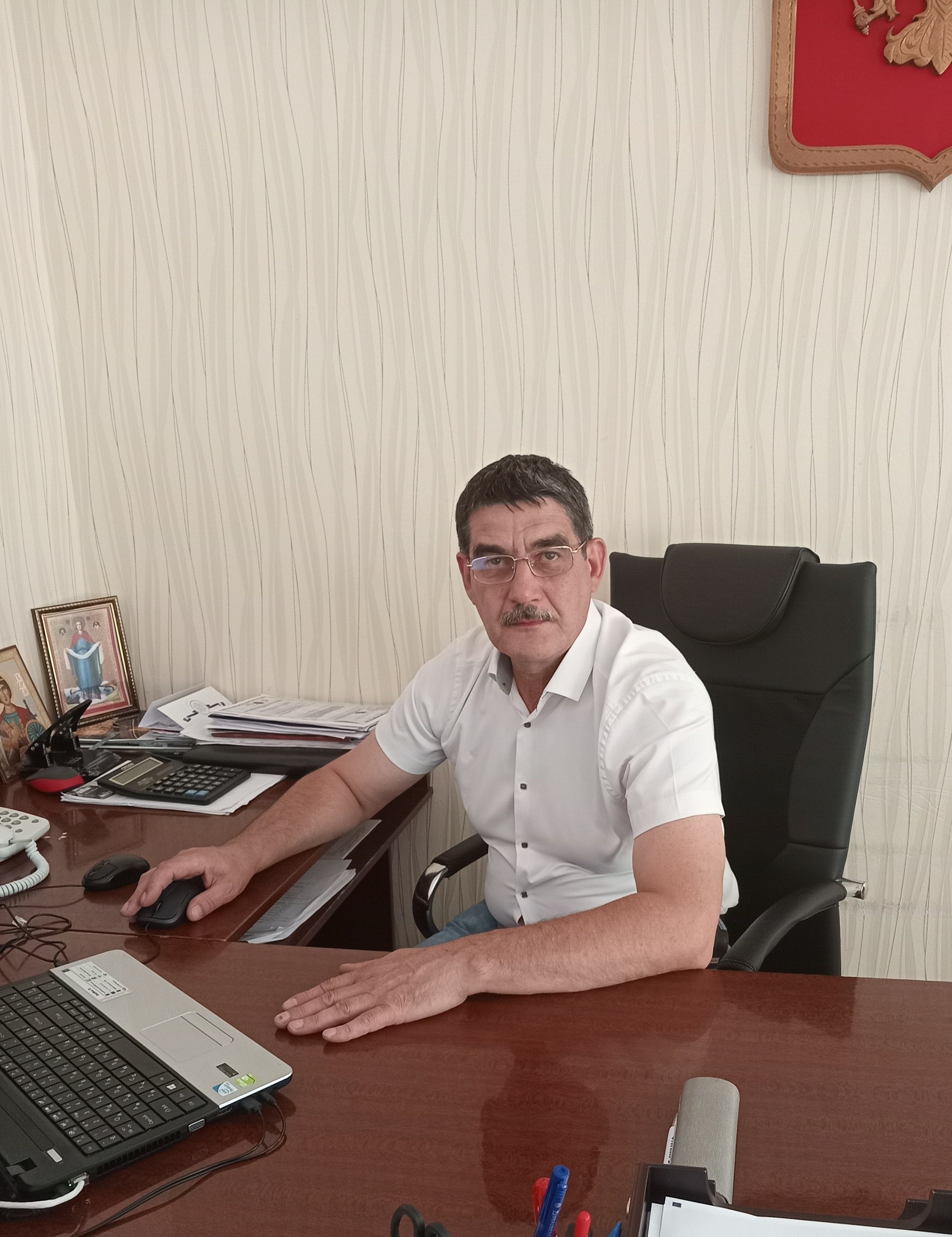 Сегодня свой День Рождения отмечает глава города Фатежа Сергей Емельянов