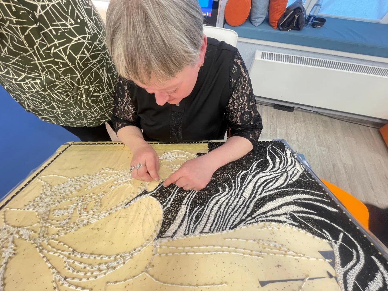 В Центральной городской детской библиотеке состоялась мастерская «Золотые нити и мудрые руки: искусство вязания и кружевоплетения» в рамках проекта «Гений места» В Центральной городской детской библиотеке состоялась мастерская «Золотые нити и мудрые руки: искусство вязания и кружевоплетения» в рамках проекта «Гений места»