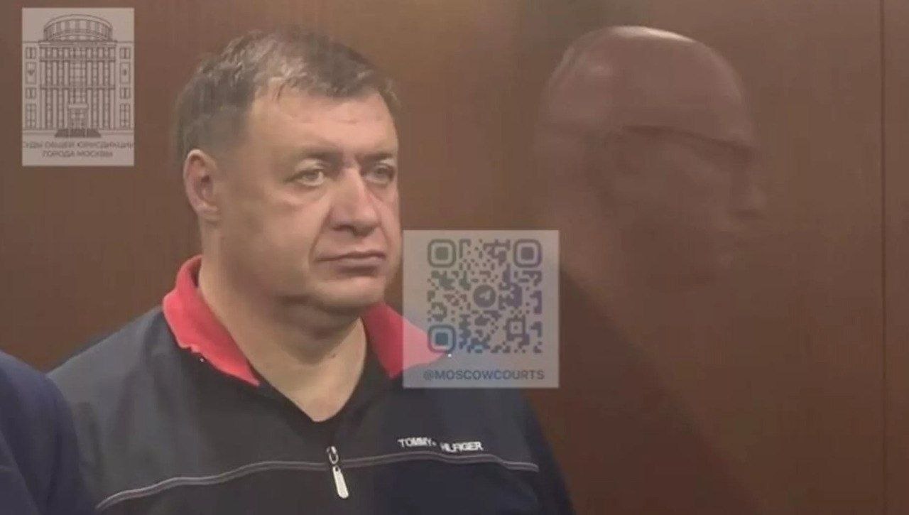 Новости к этому часу:. Экс-замгубернатора Курской области Алексея Дедова приговорили к 17 годам колонии и штрафу в 450 миллионов рублей за взяточничество