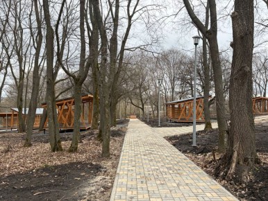 Благоустройство «Советского сада» в пгт Медвенка: первый этап близится к завершению