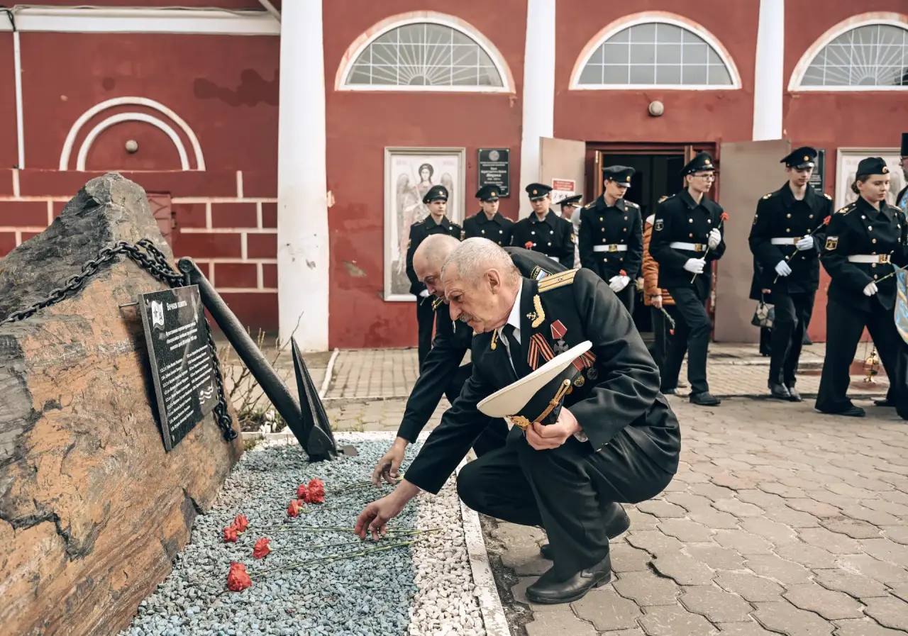 7 апреля - День памяти моряков-подводников
