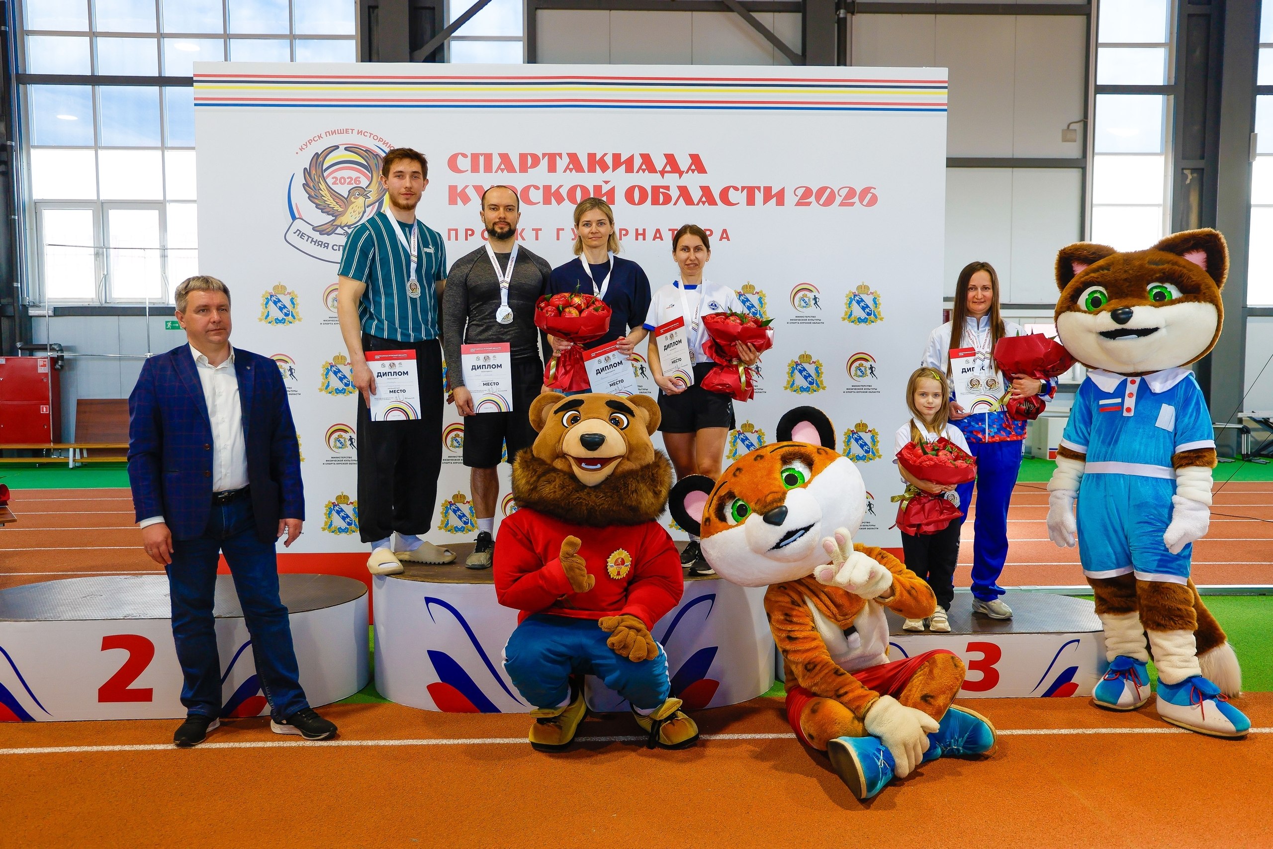 В курском легкоатлетическом манеже торжественно стартовала Спартакиада муниципальных образований и городских округов Курской области 2026 года В курском легкоатлетическом манеже торжественно стартовала Спартакиада муниципальных образований и городских округов Курской области 2026 года