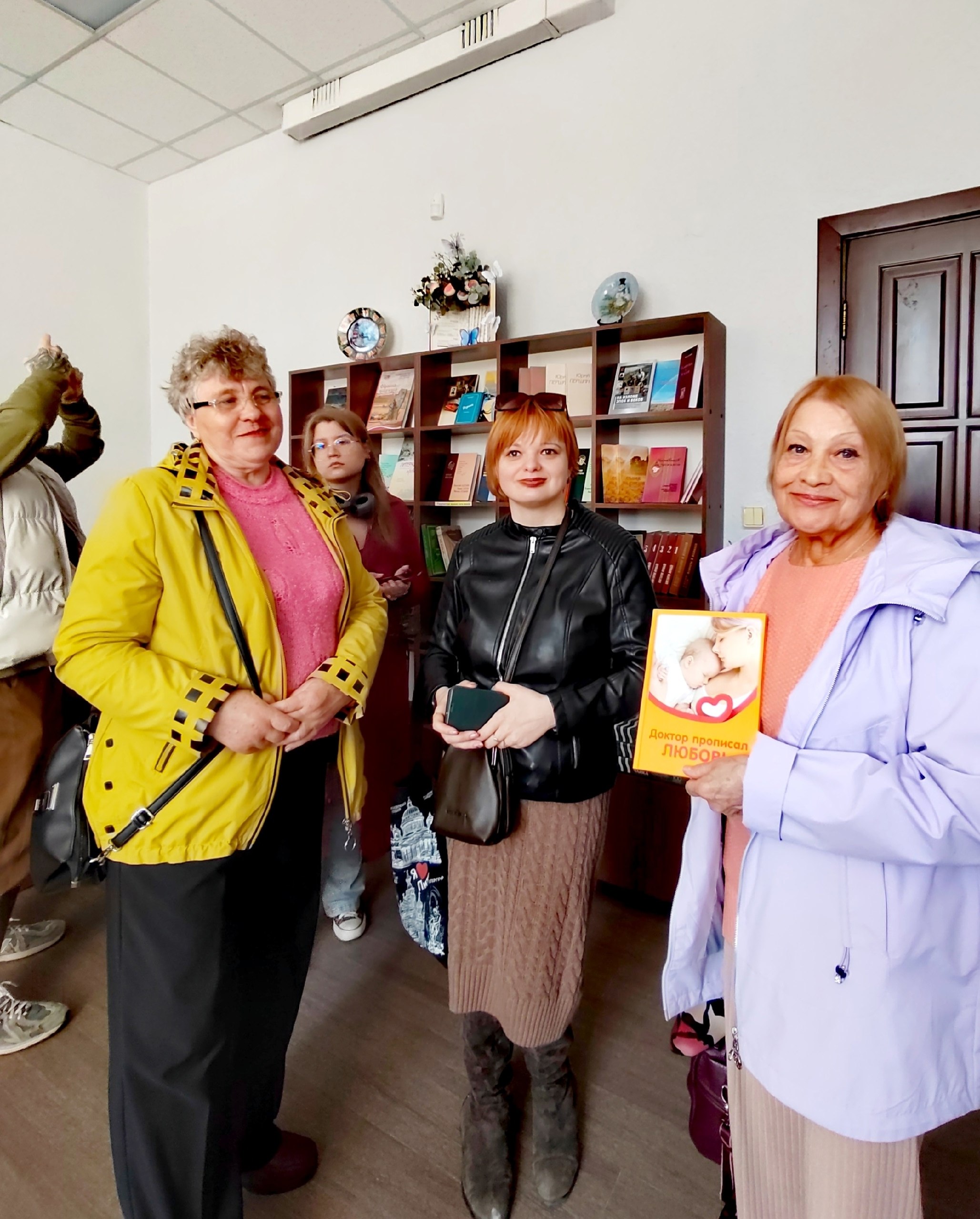 Приходите в новую Книжную лавку всей семьёй! Приходите в новую Книжную лавку всей семьёй!