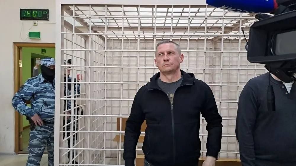 Ещё двоих курских чиновников отправили в кутузку – экс-замгубернатора Дедова – за взяточничество на 17 лет колонии строгого режима и штраф в 450 млн, и передаста этих взяток Дмитрия Шубина – на 8 лет строгого режима и 388... Ещё двоих курских чиновников отправили в кутузку – экс-замгубернатора Дедова – за взяточничество на 17 лет колонии строгого режима и штраф в 450 млн, и передаста этих взяток Дмитрия Шубина – на 8 лет строгого режима и 388...