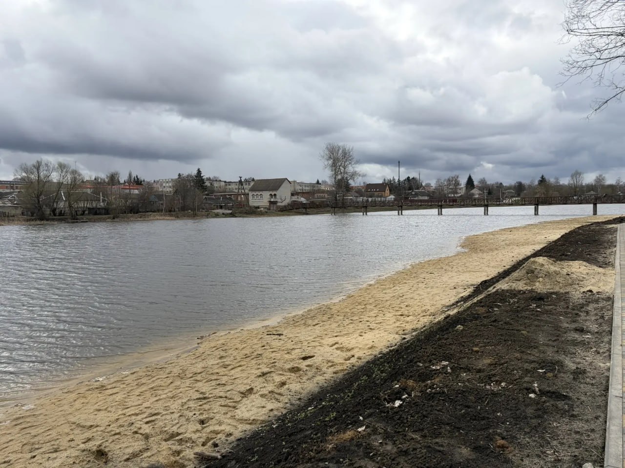 Заместитель министра ЖКХ и ТЭК Курской области Андрей Никулин вместе с главой поселка Медвенка Людмилой Ключаровой проинспектировали работы по благоустройству Советского сада Заместитель министра ЖКХ и ТЭК Курской области Андрей Никулин вместе с главой поселка Медвенка Людмилой Ключаровой проинспектировали работы по благоустройству Советского сада