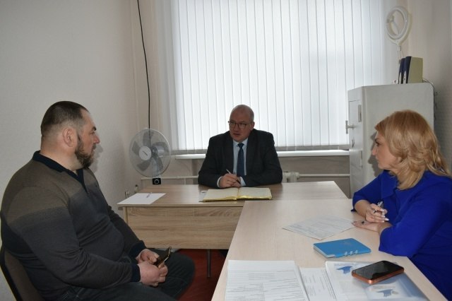 Председатель комитета правового обеспечения Курской области Эдуард Сенников провел личный прием граждан в Конышевском районе Председатель комитета правового обеспечения Курской области Эдуард Сенников провел личный прием граждан в Конышевском районе