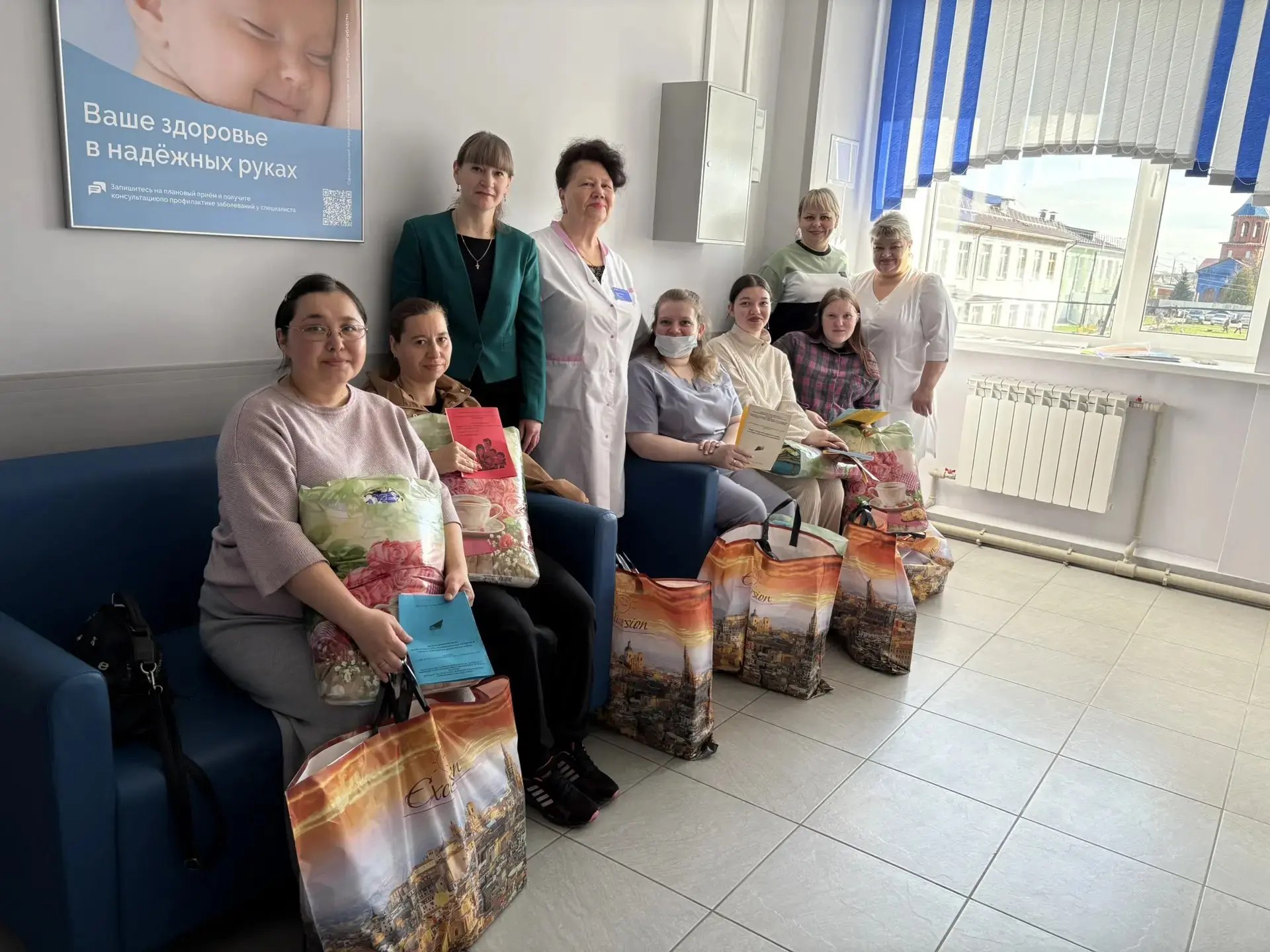 В Октябрьском районе Курской области, накануне Международного дня беременных, состоялось трогательное событие под названием "Два сердца - одна любовь"