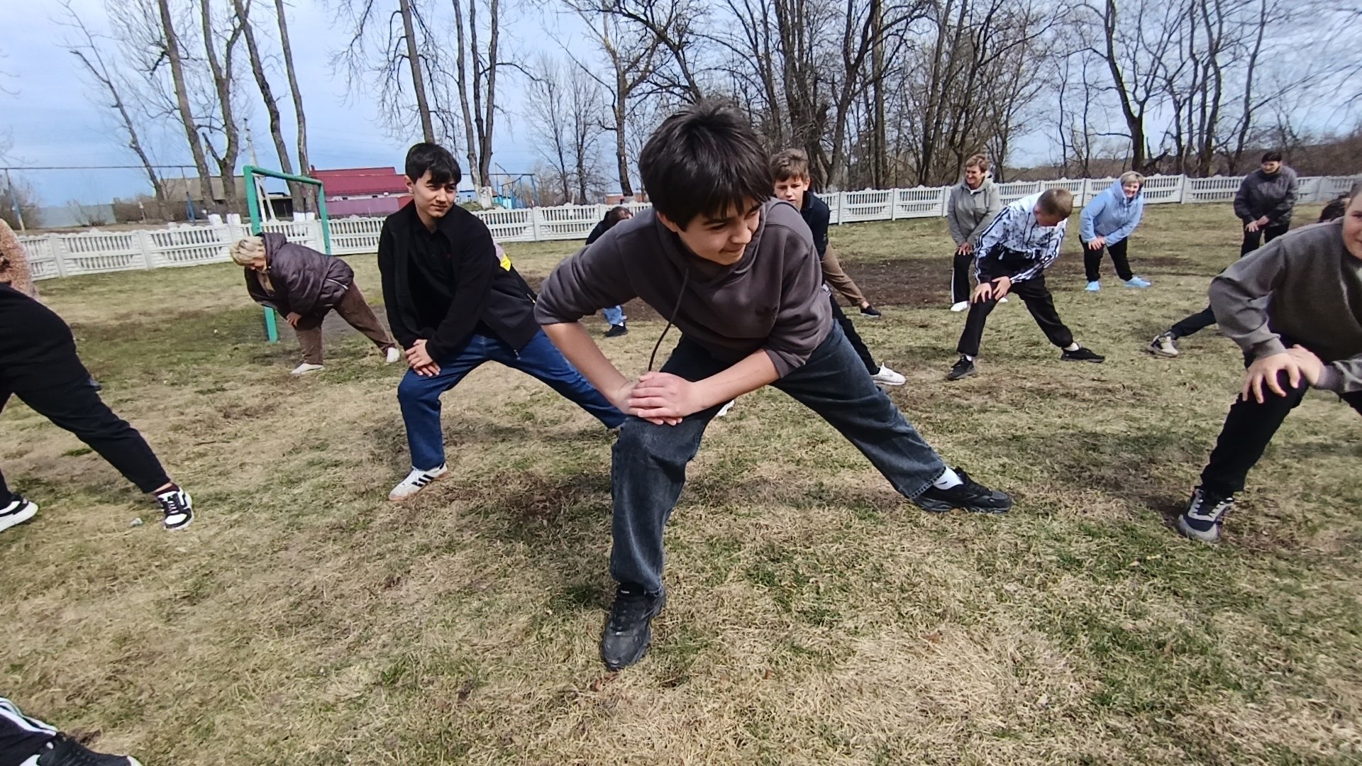 В честь Всемирного дня здоровья в первичном отделении Банинской школы прошла общешкольная зарядка, которая объединила ребят и наставников В честь Всемирного дня здоровья в первичном отделении Банинской школы прошла общешкольная зарядка, которая объединила ребят и наставников