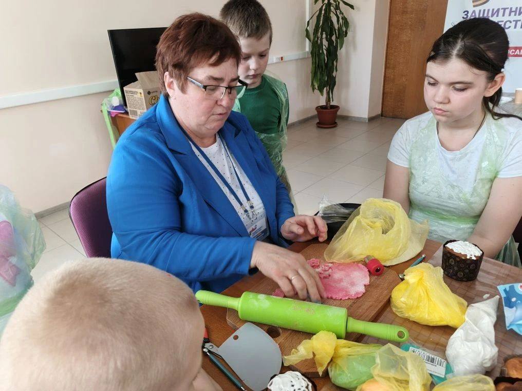 Куличи, пряничные букеты — и море радости! Мастер класс в Обоянском районе Куличи, пряничные букеты — и море радости! Мастер класс в Обоянском районе