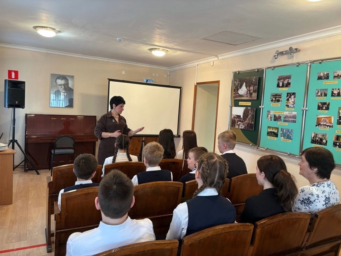 Учащиеся Фатежской школы №1, под руководством заместителя директора по воспительной работе Юлии Анатольевны Луневой, побывали в Доме-музее Георгия Свиридова Учащиеся Фатежской школы №1, под руководством заместителя директора по воспительной работе Юлии Анатольевны Луневой, побывали в Доме-музее Георгия Свиридова