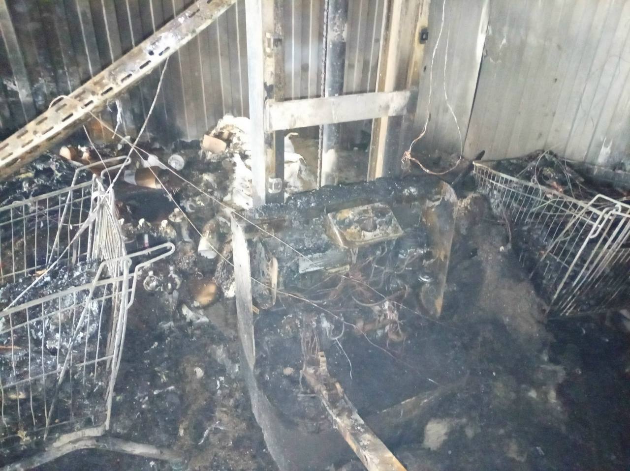 Магазин "Светофор" горел в Курской области Магазин "Светофор" горел в Курской области