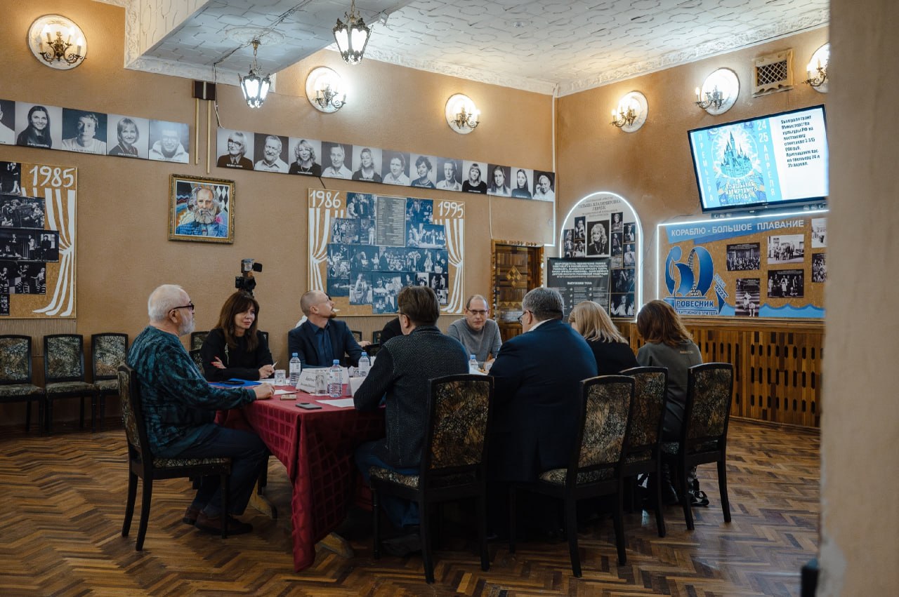 В ТЮЗе Курска могут ввести корпоративные показы и установить памятник Селиванову