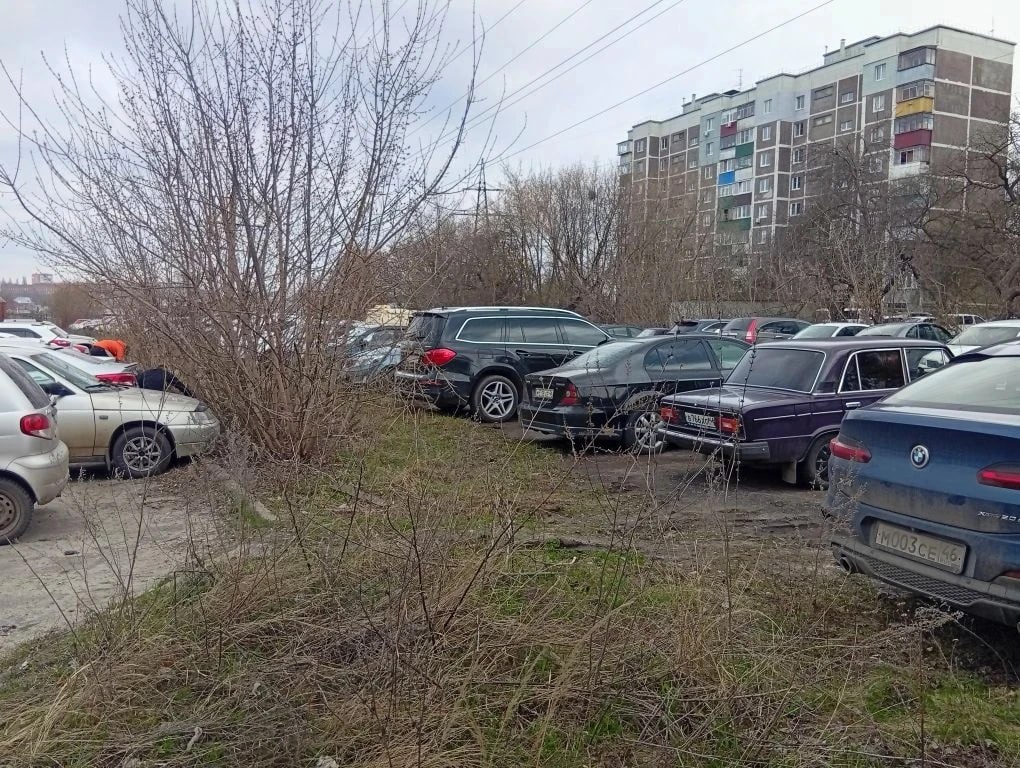 Инспекция ЖКХ Курска очистила территорию от дома №27 по 3-му Моковскому переулку вдоль больницы Семашко Инспекция ЖКХ Курска очистила территорию от дома №27 по 3-му Моковскому переулку вдоль больницы Семашко