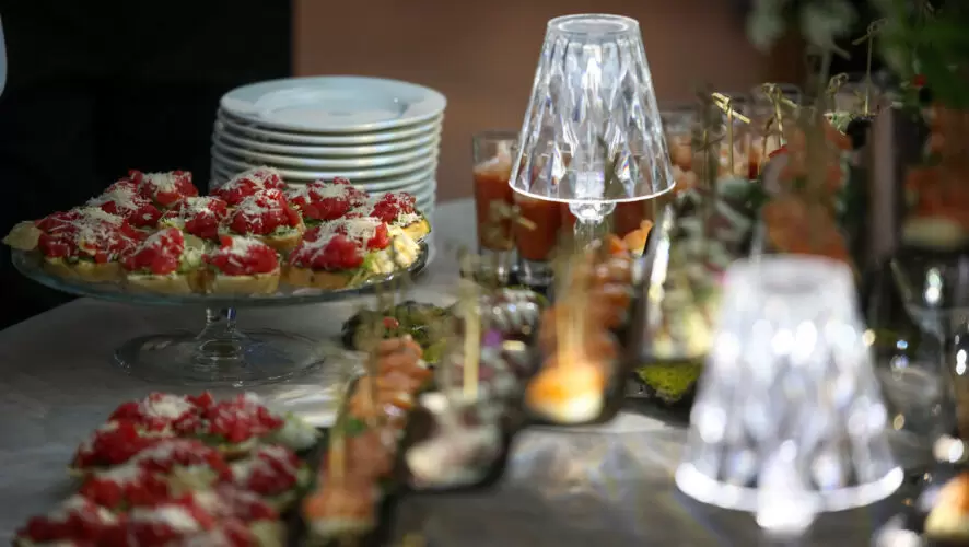 Роспотребнадзор делится советами по здоровому питанию на праздники