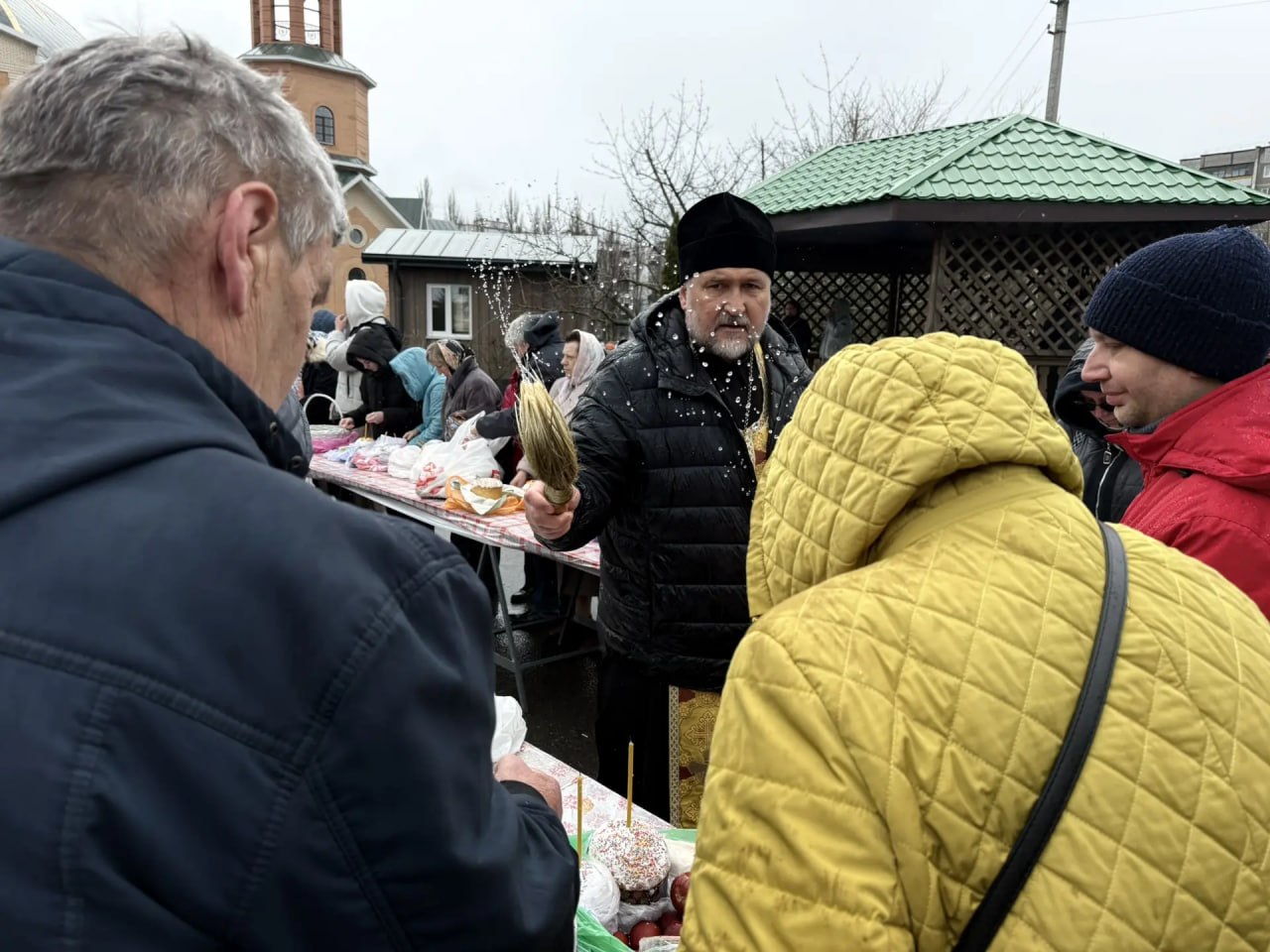 Куряне освящают пасхальные угощения