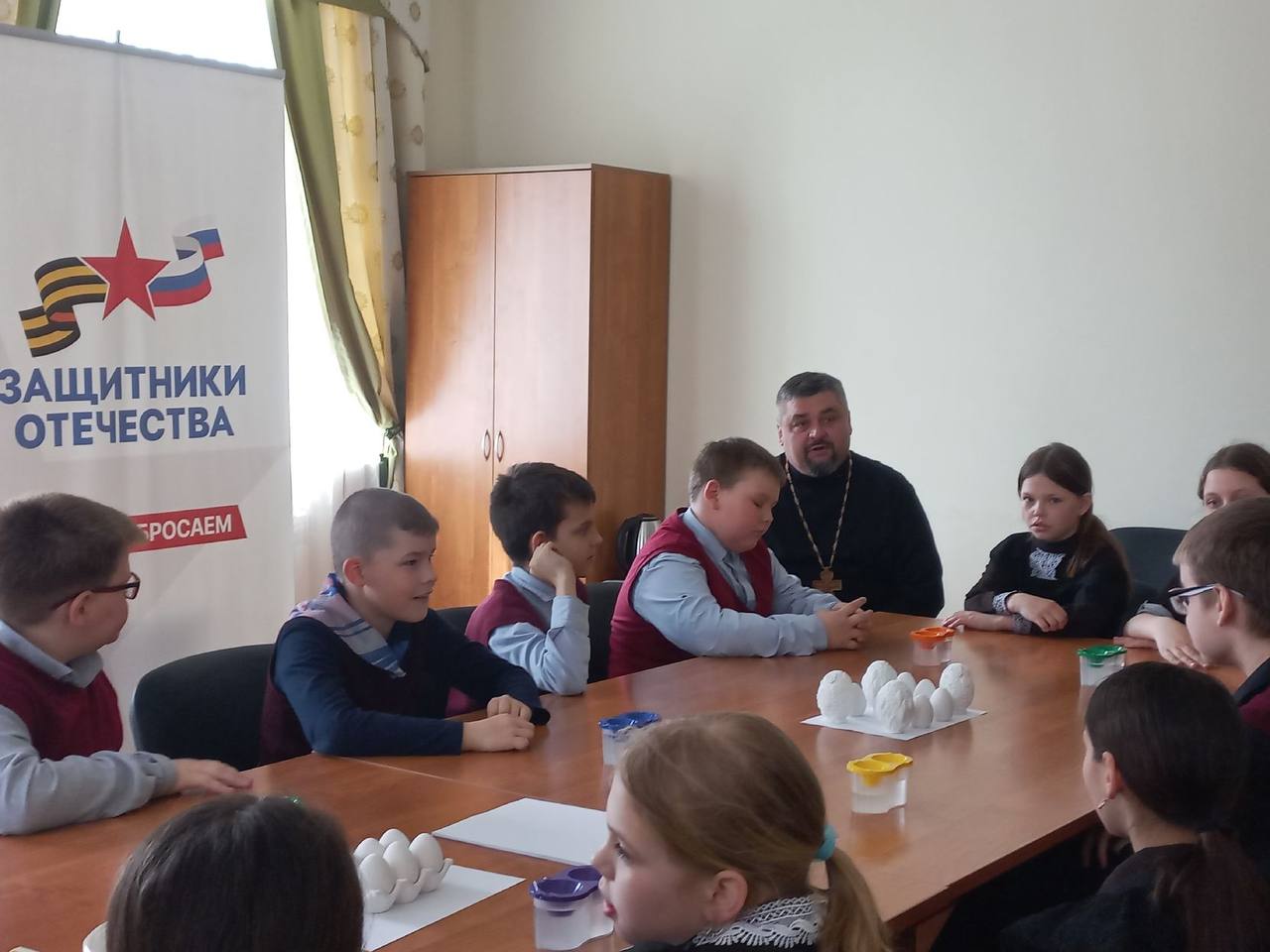 Тепло, вера и маленькие чудеса: как прошла Пасхальная встреча для детей героев