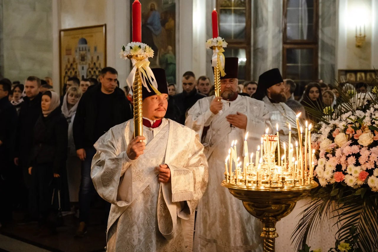 Александр Хинштейн поздравил курян со Светлым Христовым Воскресением Александр Хинштейн поздравил курян со Светлым Христовым Воскресением