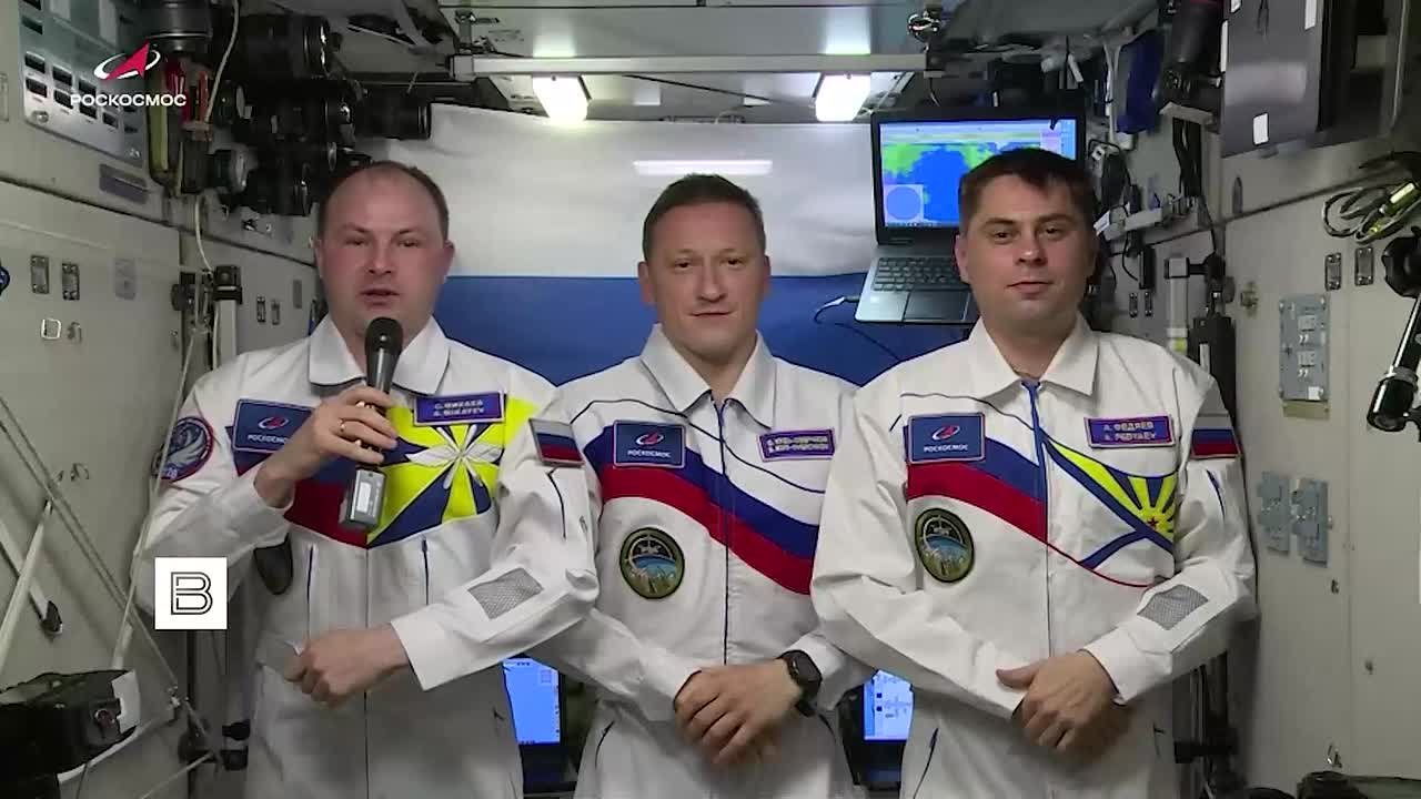 Космонавты с МКС поздравили соотечественников с Днем космонавтики