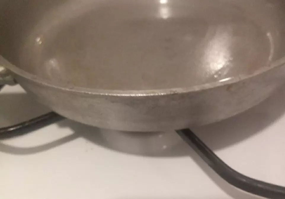 Как вернуть жизнь старой сковороде: секреты антипригарного покрытия