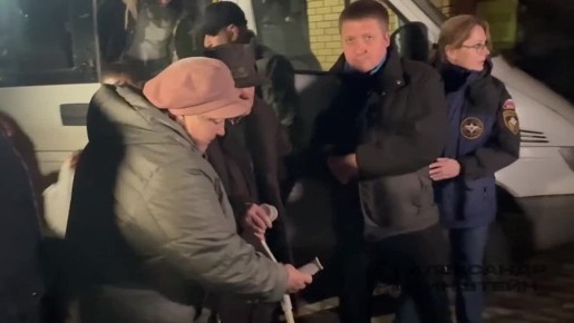 Автобус с семью последними курянами, возвращенными из украинского плена, прибыл в Курск, сообщили СМИ