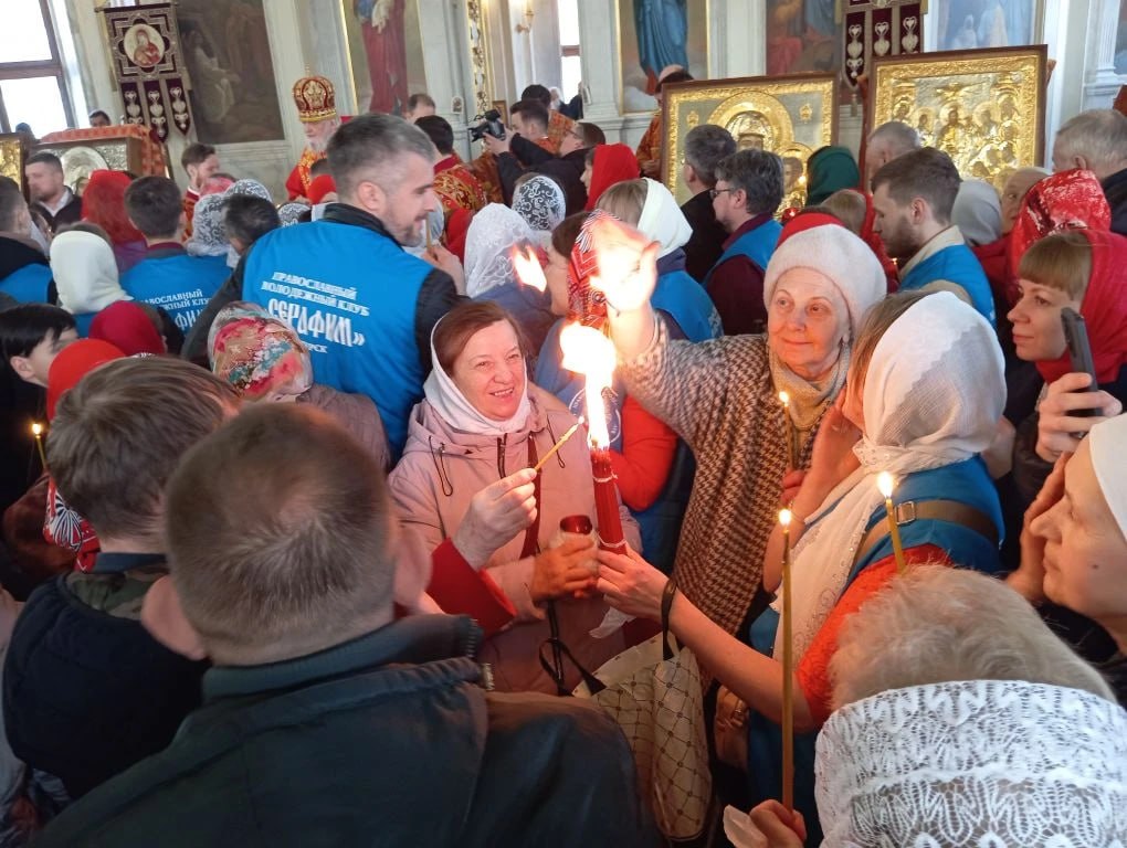 Куряне смогли получить частицу Благодатного огня из Иерусалима Куряне смогли получить частицу Благодатного огня из Иерусалима