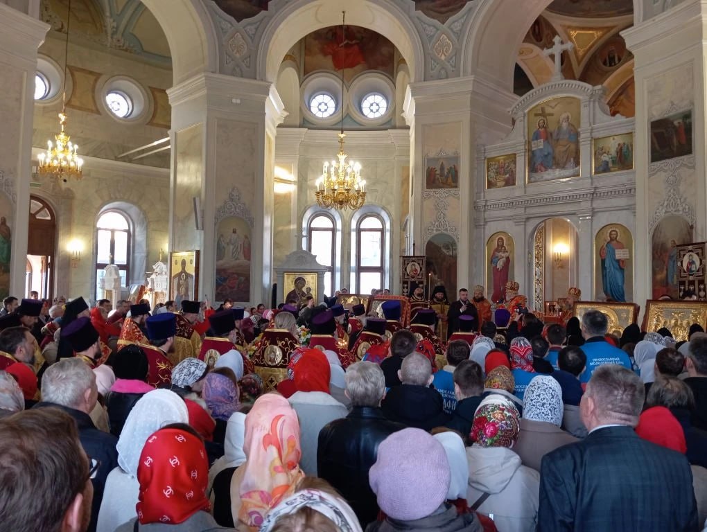 Куряне смогли получить частицу Благодатного огня из Иерусалима Куряне смогли получить частицу Благодатного огня из Иерусалима