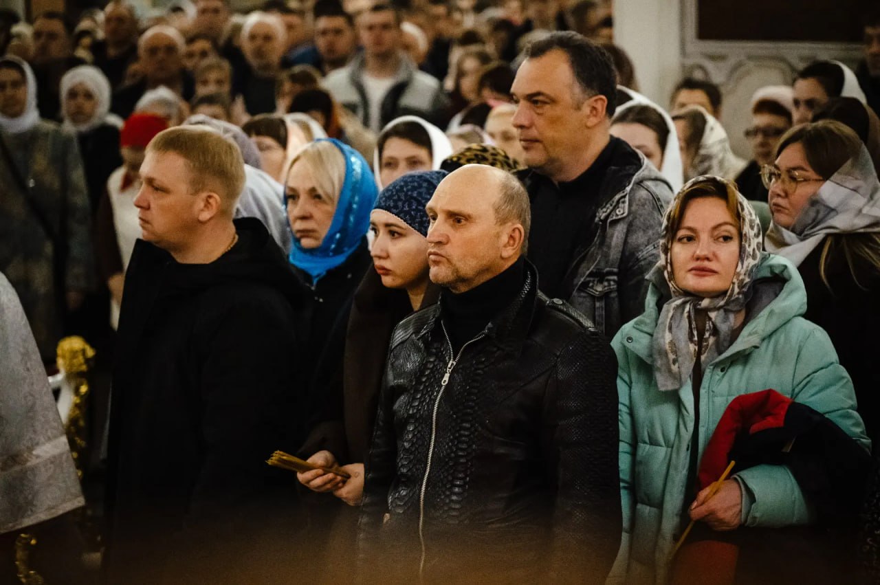 Александр Хинштейн поздравил курян со Светлым Христовым Воскресением Александр Хинштейн поздравил курян со Светлым Христовым Воскресением