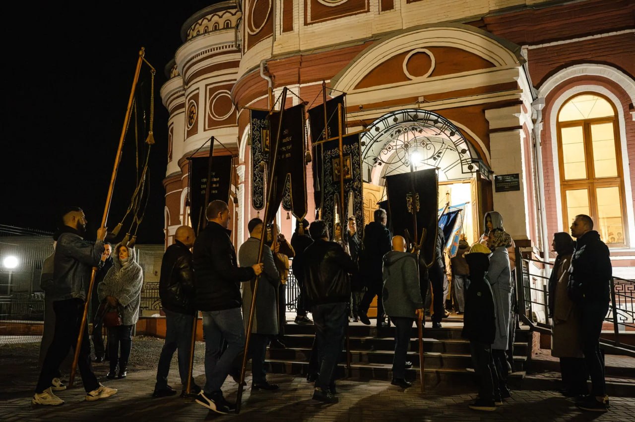 Александр Хинштейн поздравил курян со Светлым Христовым Воскресением Александр Хинштейн поздравил курян со Светлым Христовым Воскресением