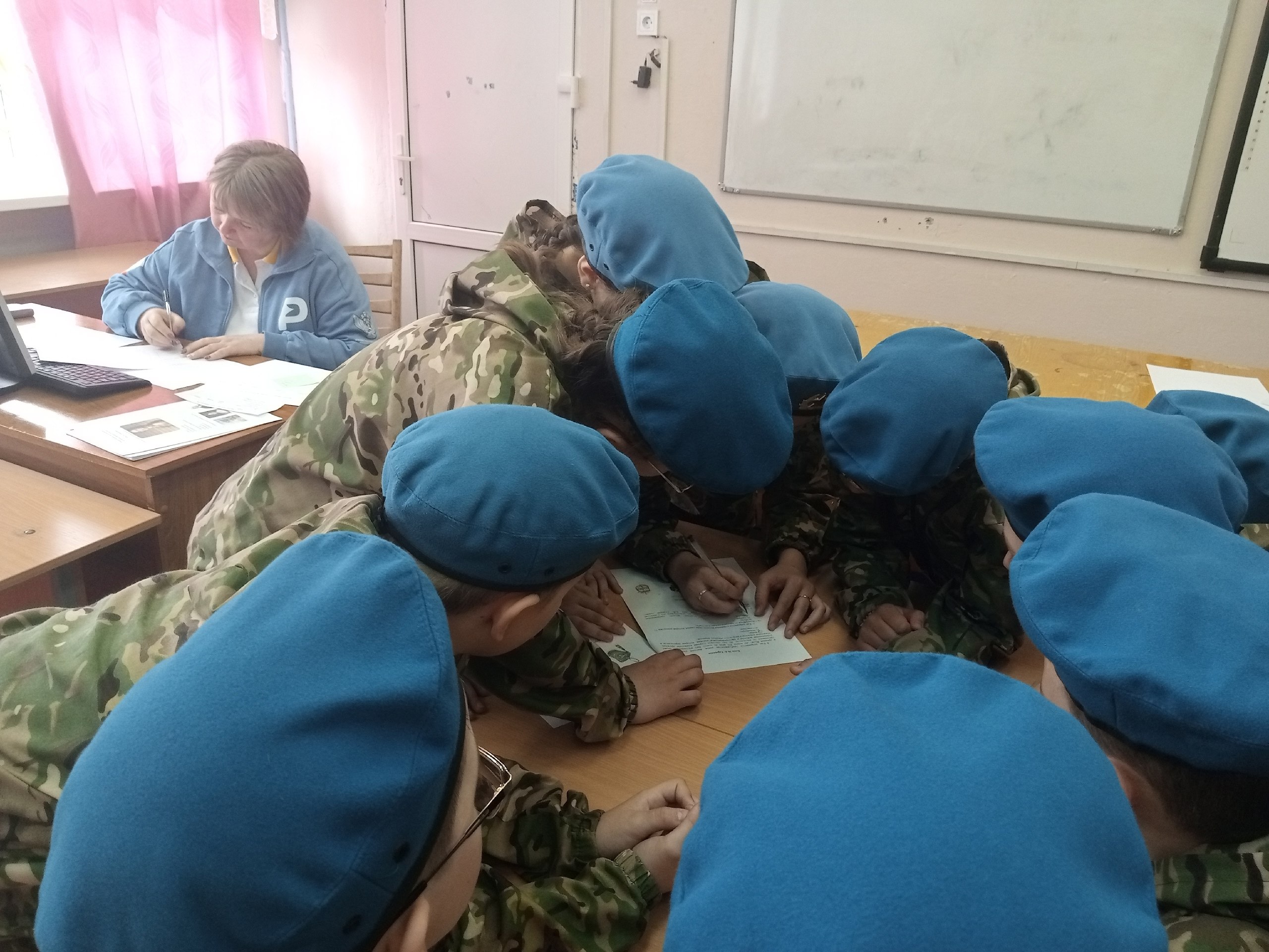 На базе МКОУ "Большежировская СОШ" Фатежского района прошел захватывающий муниципальный этап военно-патриотической игры "Зарница 2.0" среди младшей возрастной категории На базе МКОУ "Большежировская СОШ" Фатежского района прошел захватывающий муниципальный этап военно-патриотической игры "Зарница 2.0" среди младшей возрастной категории