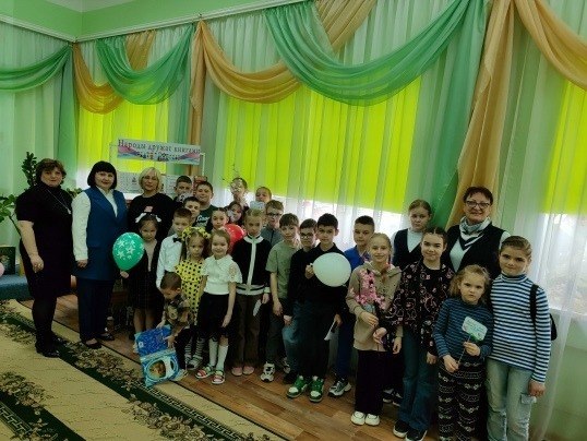 Детская писательница Марина Малец в дни празднования Недели детской книги встретилась с детьми в одной из библиотек города Курска Детская писательница Марина Малец в дни празднования Недели детской книги встретилась с детьми в одной из библиотек города Курска