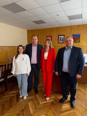 В нашем районе с рабочим визитом побывали руководитель Движения Первых І Курской области Карина Птицына и Николай Оленин