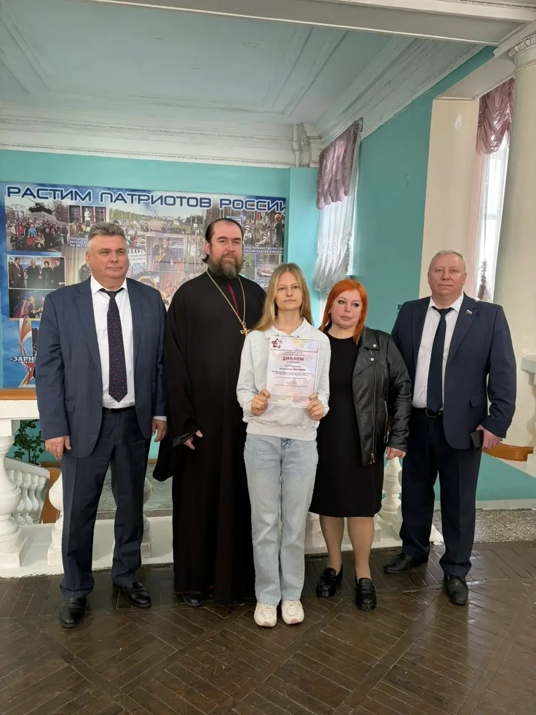 13 апреля во Дворце пионеров и школьников Курска состоялось торжественное награждение лауреатов регионального этапа творческого конкурса «Пасхальную радость — в каждый дом» 13 апреля во Дворце пионеров и школьников Курска состоялось торжественное награждение лауреатов регионального этапа творческого конкурса «Пасхальную радость — в каждый дом»