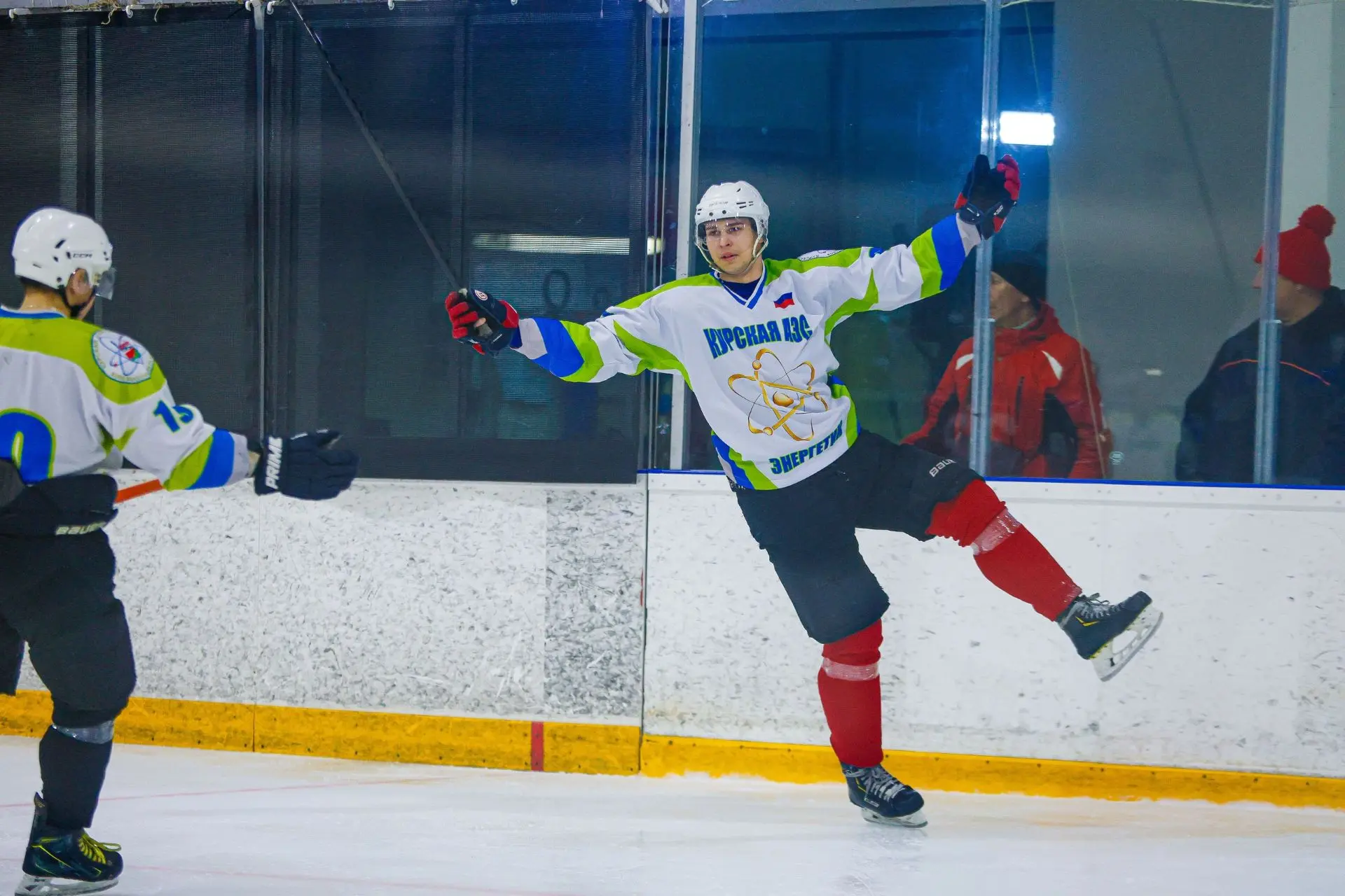 В хоккей играют настоящие мужчины, а наши ещё и кубки завоевывают! В хоккей играют настоящие мужчины, а наши ещё и кубки завоевывают!