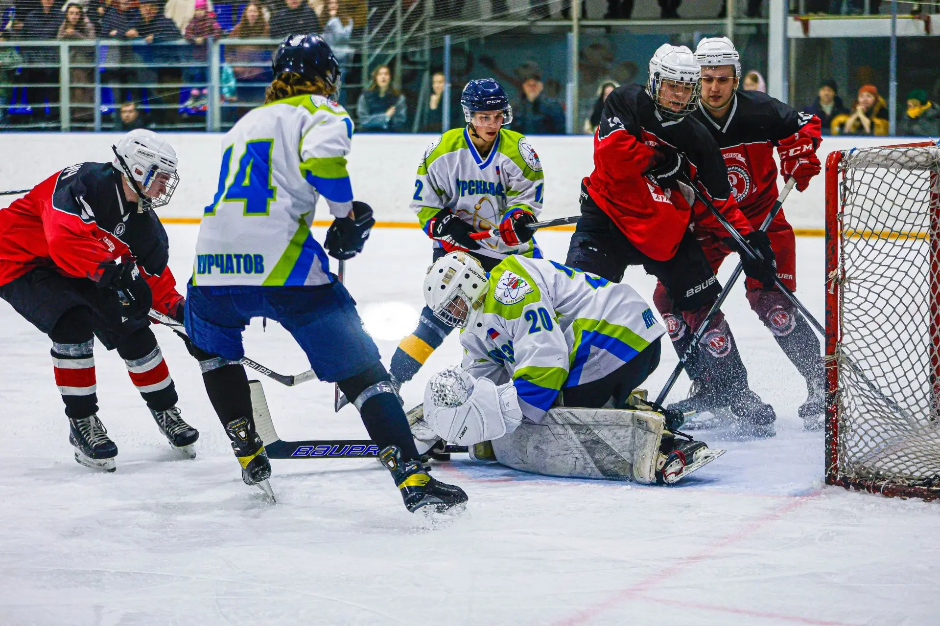 В хоккей играют настоящие мужчины, а наши ещё и кубки завоевывают! В хоккей играют настоящие мужчины, а наши ещё и кубки завоевывают!