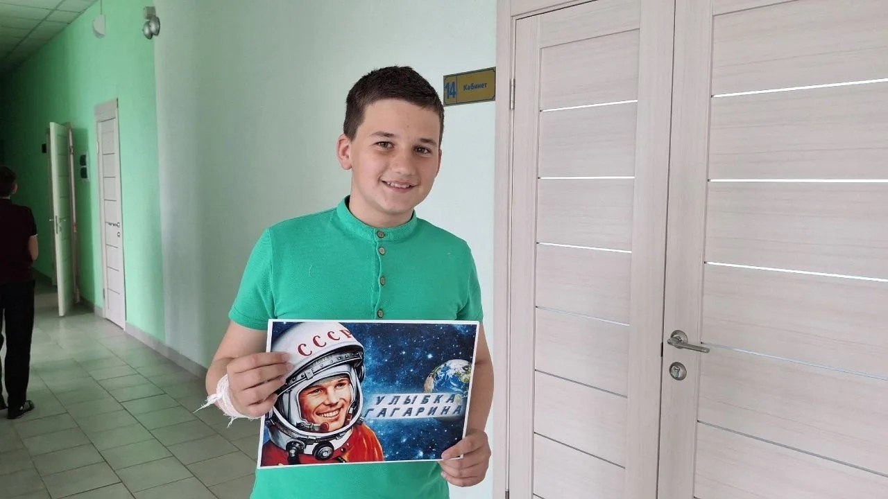 УЛЫБКА ГАГАРИНА. Визитной карточкой первого полета человека в космос стала именно лучезарная улыбка Юрия Гагарина и слова "Поехали!", поэтому в преддверии праздника стартовала Всероссийская акция "Улыбка Гагарина" УЛЫБКА ГАГАРИНА. Визитной карточкой первого полета человека в космос стала именно лучезарная улыбка Юрия Гагарина и слова "Поехали!", поэтому в преддверии праздника стартовала Всероссийская акция "Улыбка Гагарина"