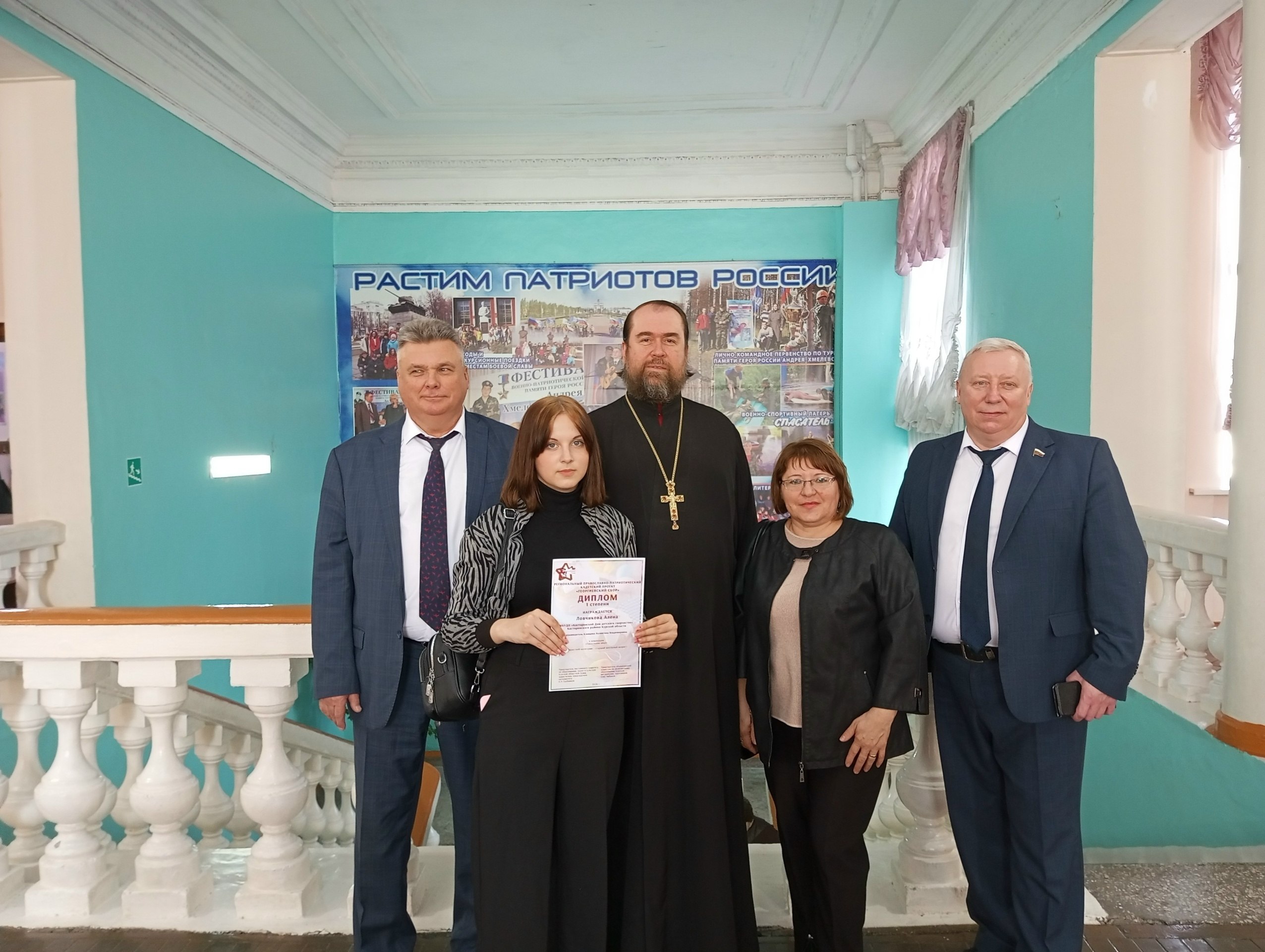 13 апреля во Дворце пионеров и школьников Курска состоялось торжественное награждение лауреатов регионального этапа творческого конкурса «Пасхальную радость — в каждый дом» 13 апреля во Дворце пионеров и школьников Курска состоялось торжественное награждение лауреатов регионального этапа творческого конкурса «Пасхальную радость — в каждый дом»